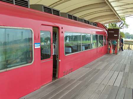 7027F7027車体