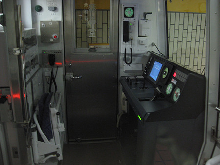 N1000形運転室