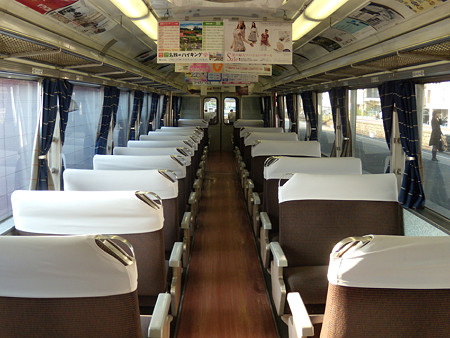 7003F7050形車内