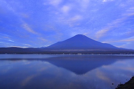 山中湖と富士山　　朝やけ