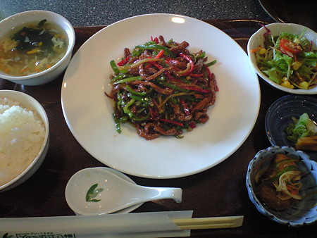 牛肉とピーマンの細切り炒め