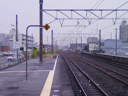 081026-弥富駅北踏切2