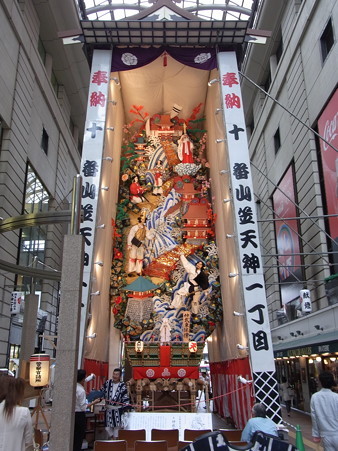 26 博多祇園山笠 飾り山 天神の大丸 神武東征傅(じんむとうせいでん)2012年 写真画像