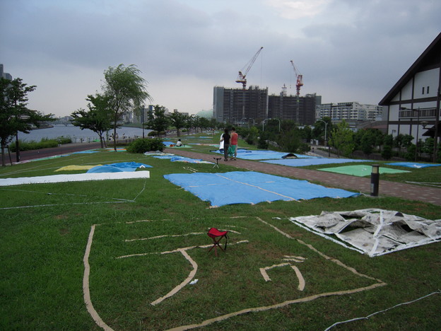 汐入公園の場所取り・隅田川花火大会(2008/7/26) 写真共有サイト「フォト蔵」